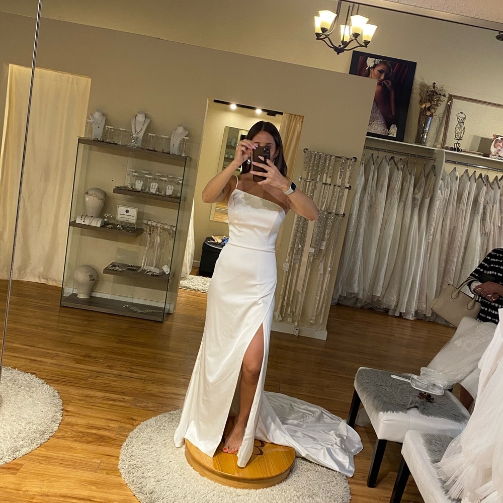 Madison James KIT wedding dress. Size 6 UNALTERED with 3 inches extra length.